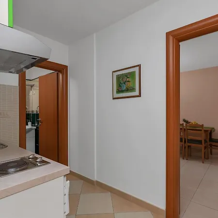 Apartment Juric - One Bedroom With Balcony - 4