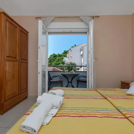 Juric - One Bedroom With Balcony - 4 Apartment *